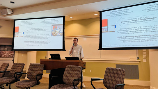 Vincent Heimburg presenting at the paper development workshop