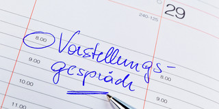 Eintrag für ein Vorstellungsgespräch in einen Terminkalender.